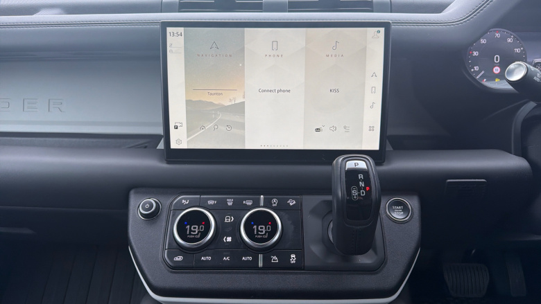 Land Rover Defender 3.0 D250 X-Dynamic HSE 90 3dr Auto Diesel Estate